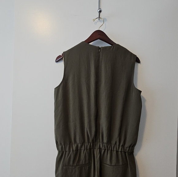 ✨Gu NWT V-Neck Olive Jumpsuit Size XL✨ - Picture 5 of 9